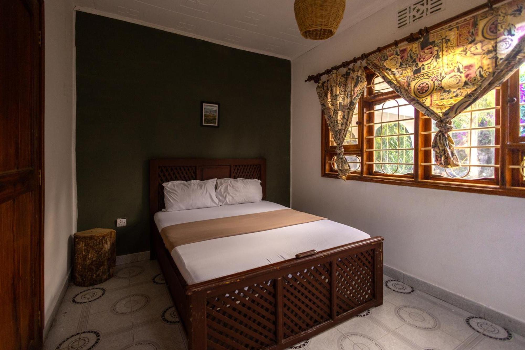 Safari Adventures-House Bed and Breakfast Arusha Eksteriør billede